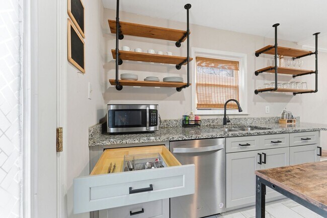 Foto del edificio - 3136 Forrest Hills Dr SW