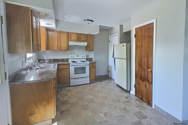 Foto del edificio - 318 Sand Creek Rd