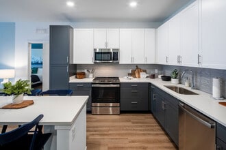 Building Photo - The Shores at Lake Howell