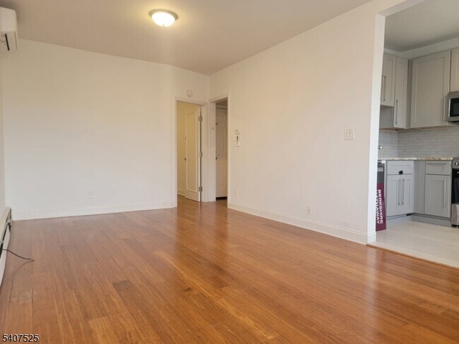 Foto del edificio - 24 E Price St