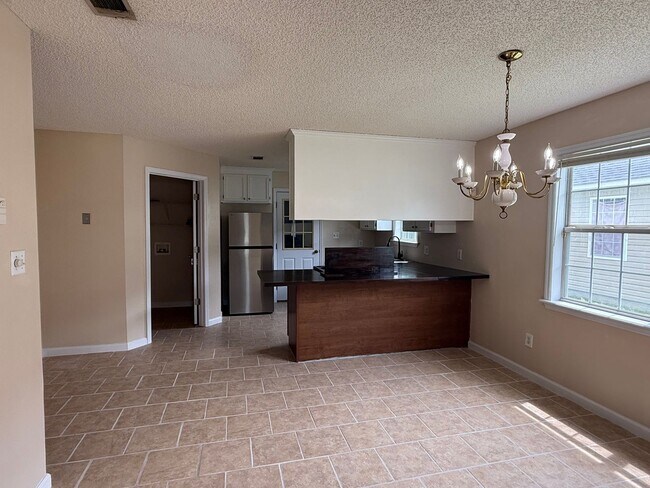 Foto del edificio - 3BR/2BA Single-Family Home with Versatile Bonus Room & No Carpet!
