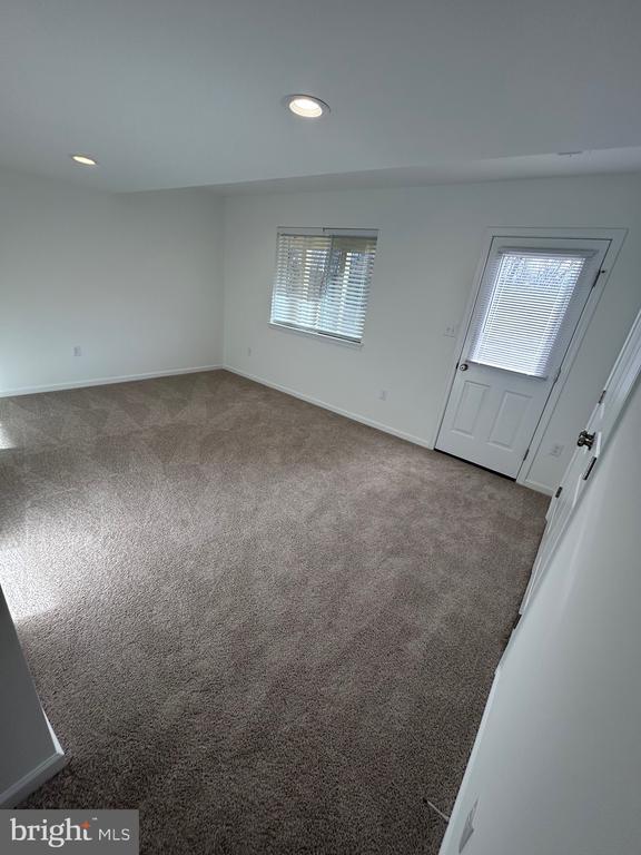 Building Photo - 8177 Lenker Dr