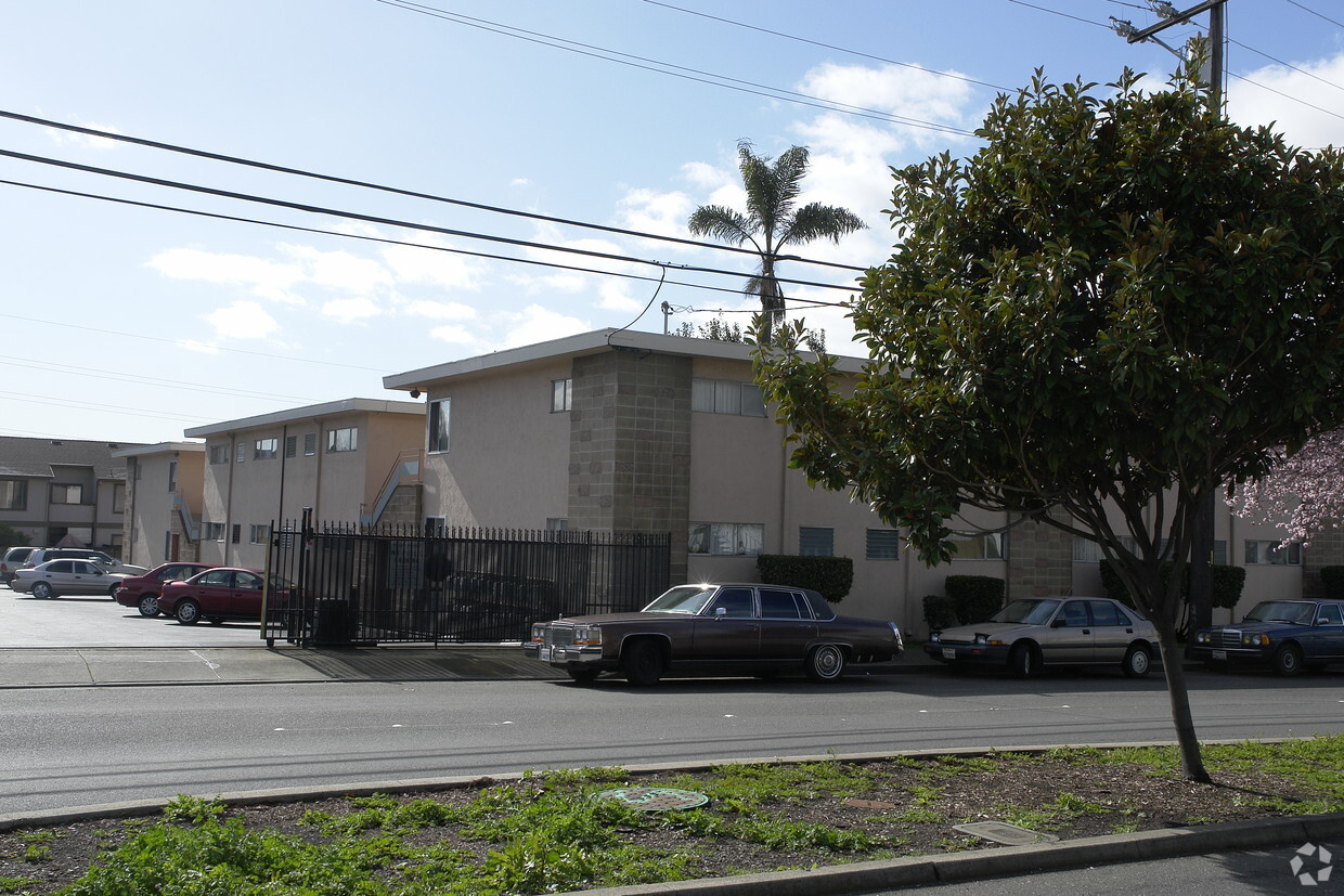 Building Photo - 808-816 Orchard Ave