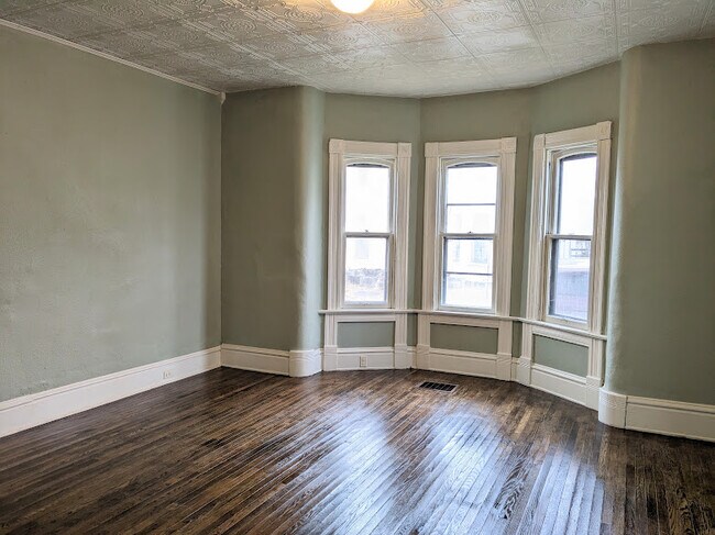 Building Photo - 131 W Campbell St
