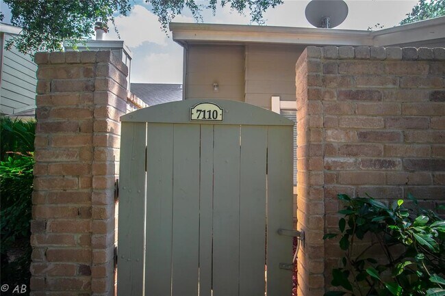 Foto del edificio - 7110 Brendam Ln