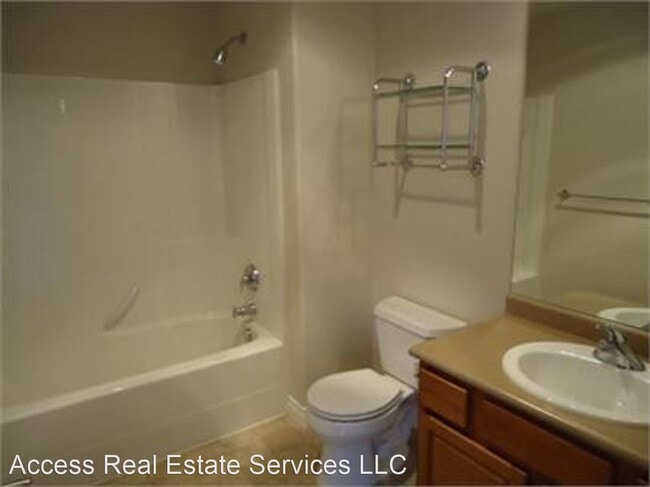 Building Photo - 4 br, 3 bath House - 732 E Kellogg