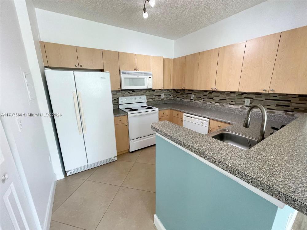 Foto principal - 1 bedroom in Miramar FL 33025