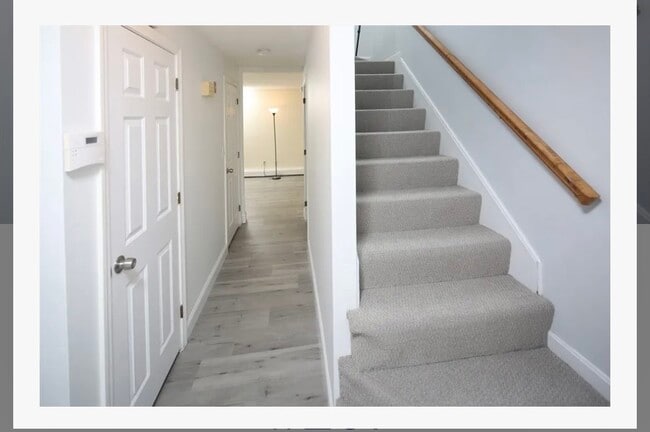 Building Photo - 261 Twin Lakes Dr