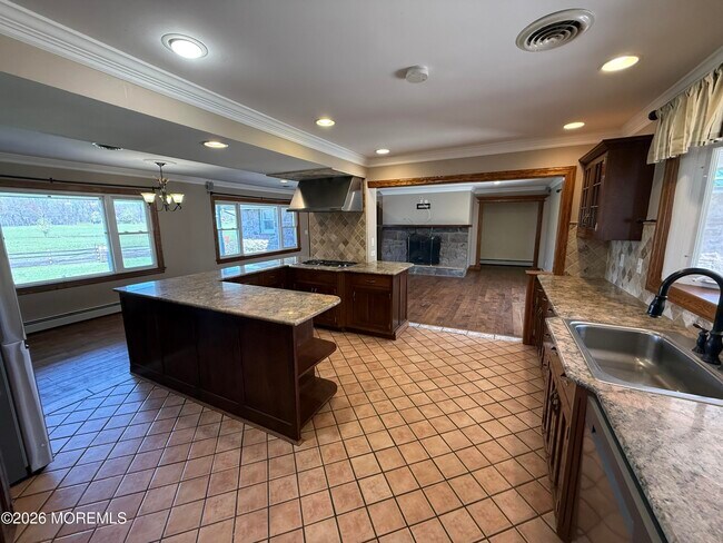 Foto del edificio - 2360 Monmouth Rd