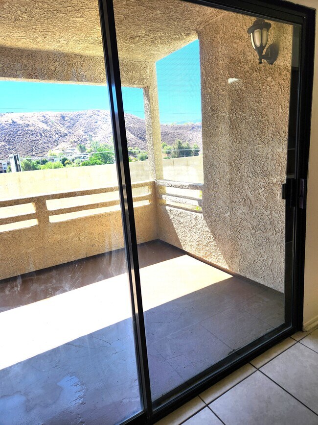 Fotografía del edificio - 28323 Hillfield Ln