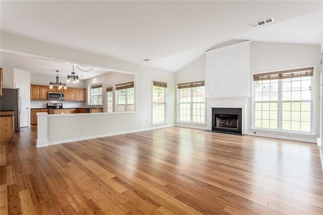 Building Photo - 1805 Montcliff Dr