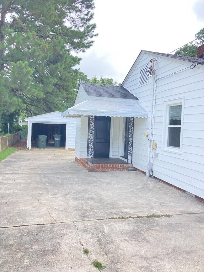 Building Photo - 510 Macon St S