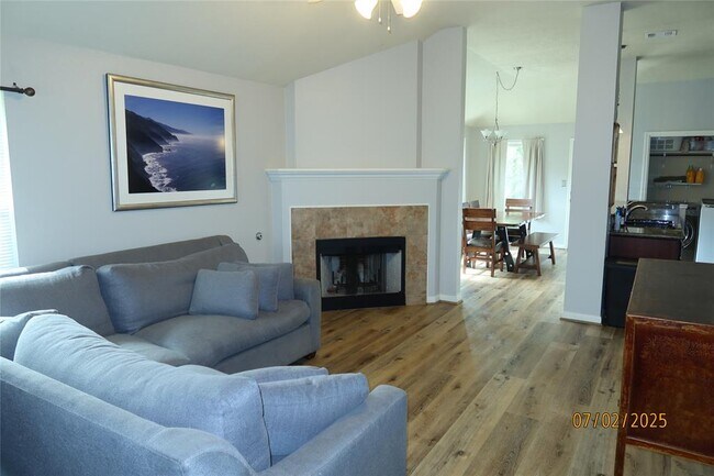 Building Photo - 305 Duprie Dr