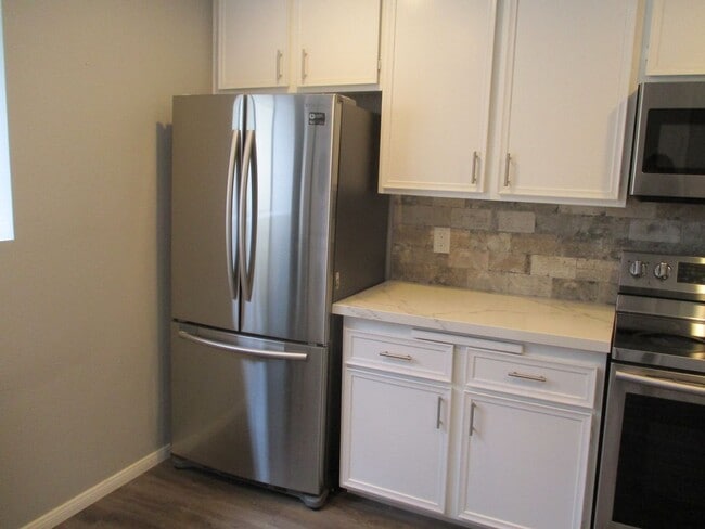 Building Photo - Mission Valley Newly Remodeled 2 Bdr 2 Bat...