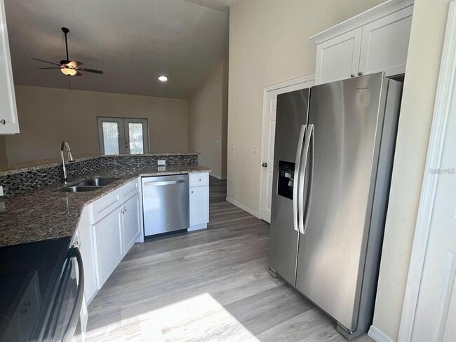 Building Photo - 925 Lora St