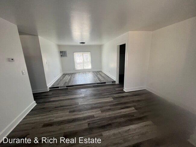 Building Photo - 3 br, 1 bath House - 5432 23rd Ave Upper