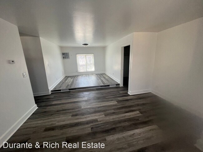 Foto del edificio - 3 br, 1 bath House - 5432 23rd Ave Upper