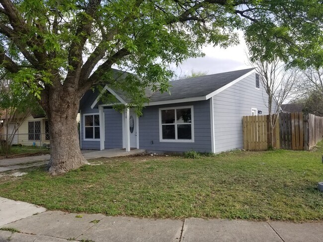 Foto del edificio - Recently Remodeled!