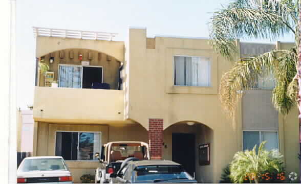 Primary Photo - 1448 Thomas Ave