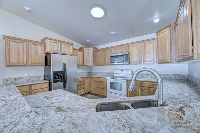 Building Photo - 661 Mccaldon Way