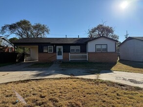 Building Photo - 2719 S Fairfield St