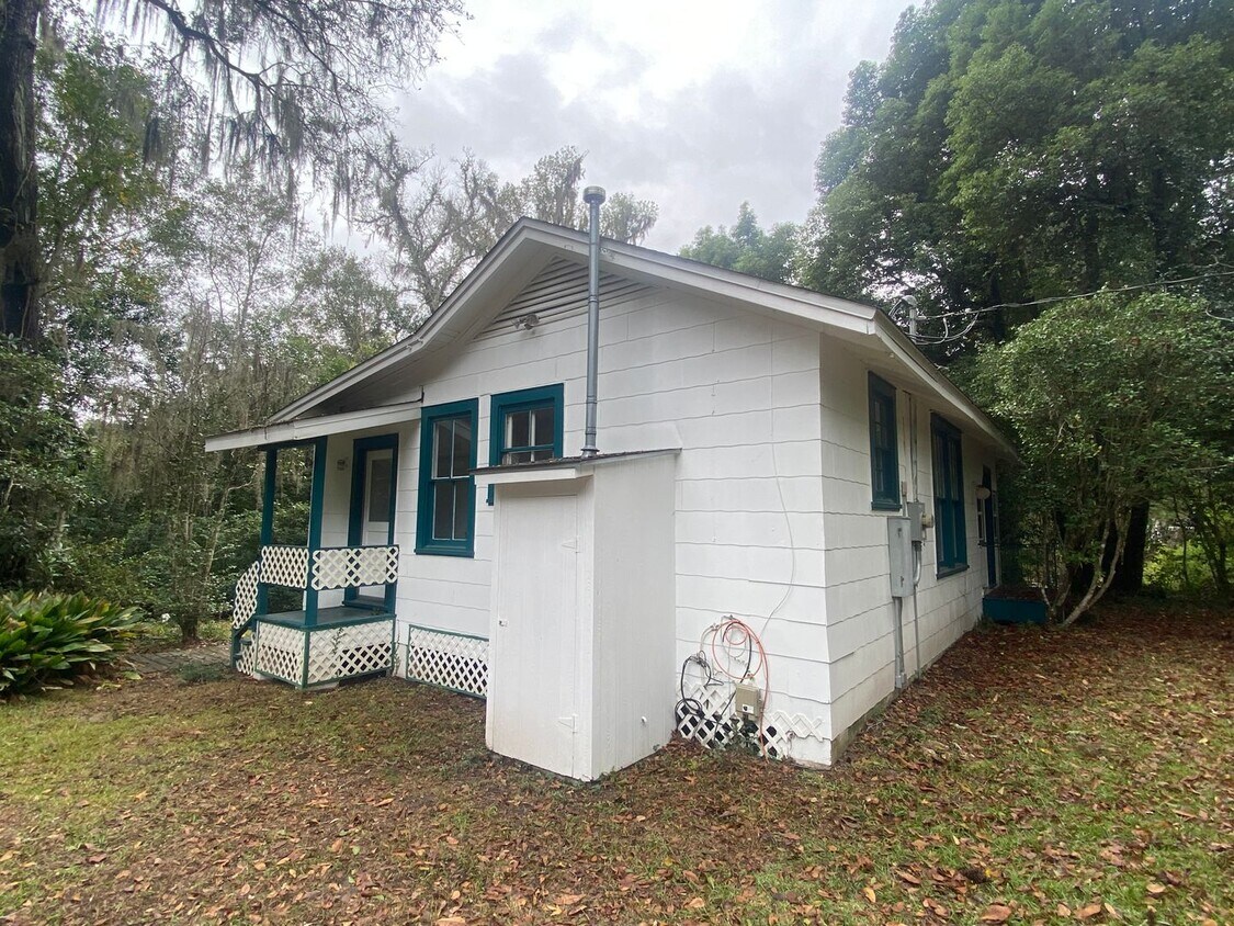 Primary Photo - Beautiful Studio Style Single Family Home ...