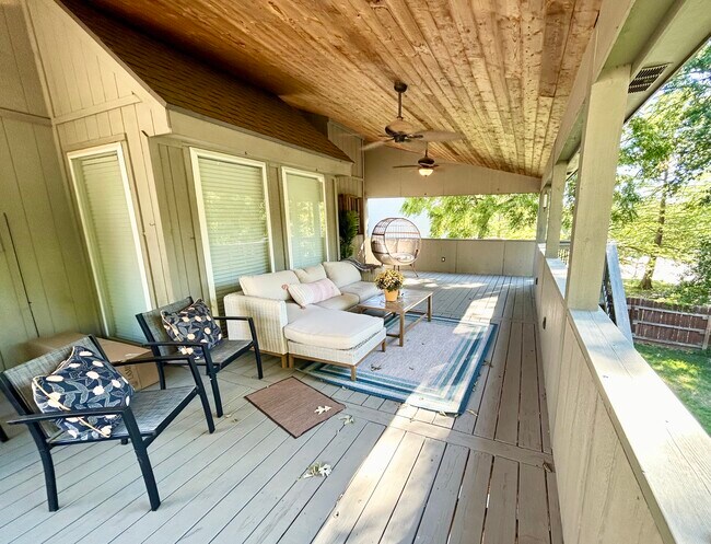 Amplio patio amueblado - 9505 NW 86th Ter