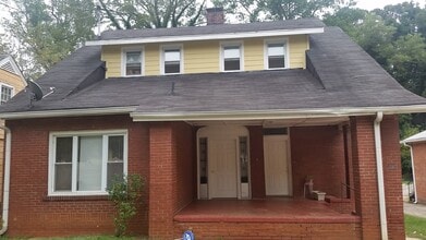 Building Photo - 980 Harte Dr SW