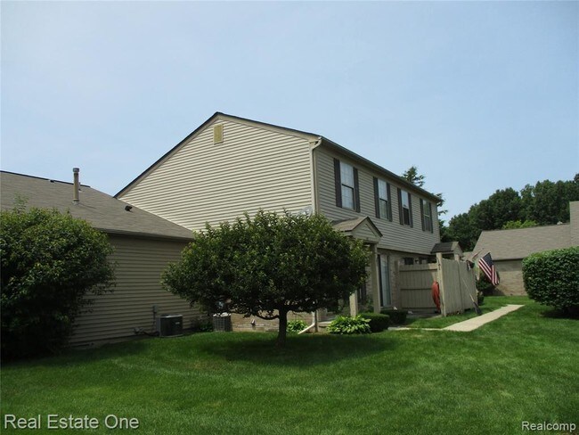 Building Photo - 130 Pine Tree Ridge