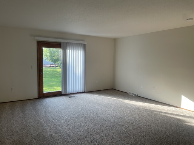 Building Photo - 2805 Chablis Dr