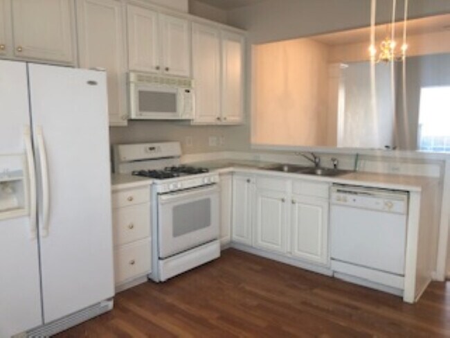 Building Photo - 404 Apricot Cir