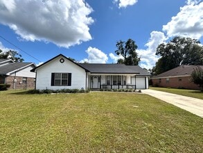 Building Photo - 756 Robin Hood Dr