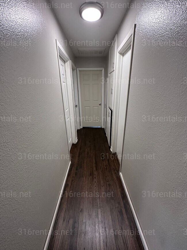 Foto del edificio - $1,195 - 3 bedroom / 1 bathroom - Single Family Home