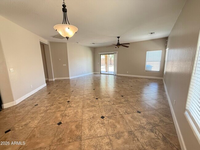 Foto del edificio - 2208 N 93rd Ln