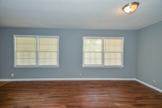 Building Photo - 4244 Sunshine Dr