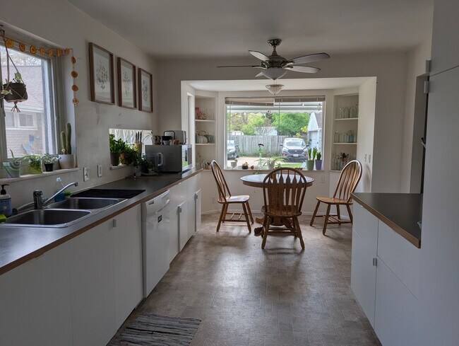 Foto del edificio - 2025 Bretton Pl