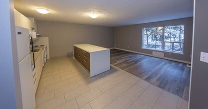 Building Photo - Nepahwin Villa