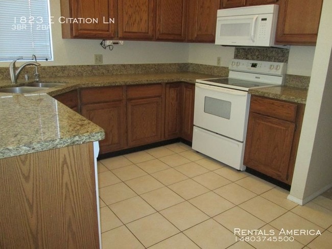 Building Photo - Nice House on Corner Lot w/ Pool!