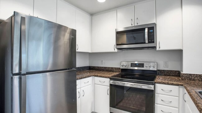 Photo - 250 King St Apartment