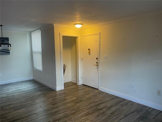 Building Photo - 518 Orange Dr
