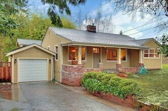 Building Photo - 9504 40th Ave NE