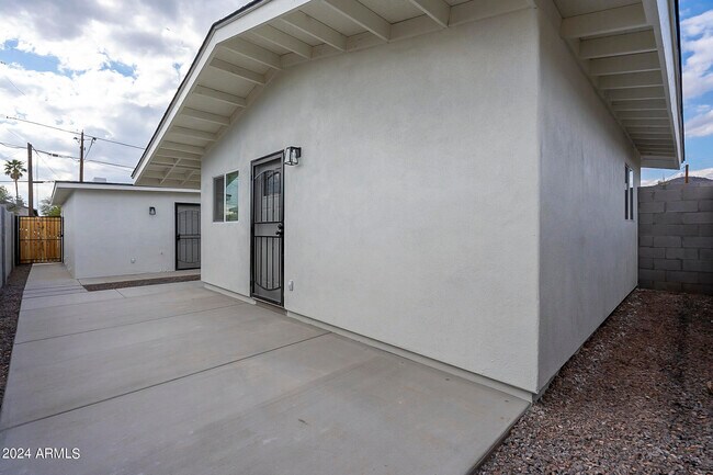 Foto del edificio - 9439 N 11th Ave