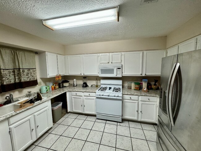 Building Photo - 24111 Lone Elm Dr