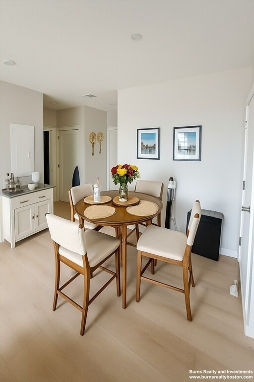 Foto del edificio - 400 W Broadway