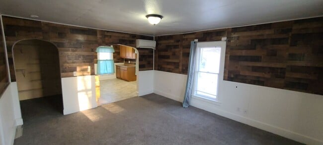 Building Photo - 417 Origen St