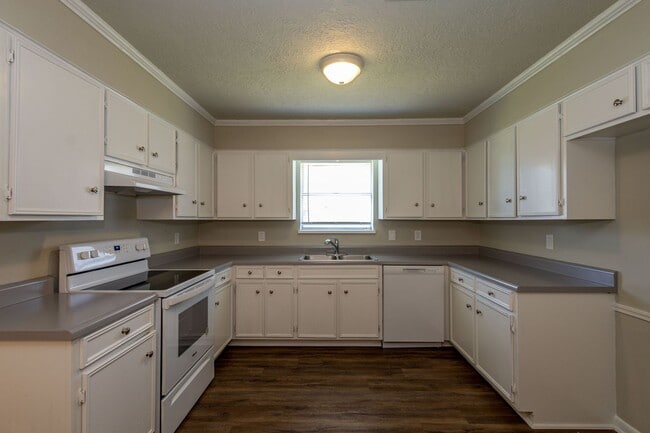 Building Photo - 5810 Meadowview Rd