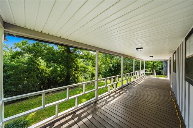 Building Photo - 250 Goodfield Creek Rd