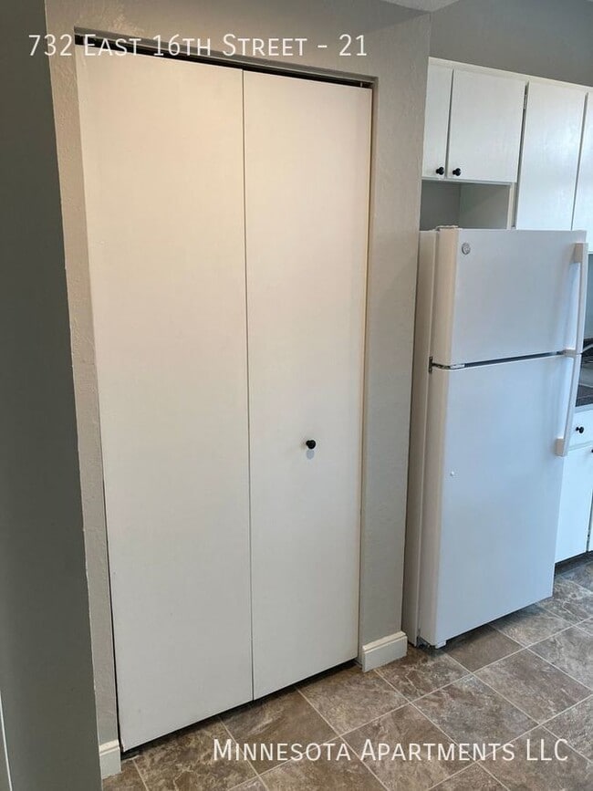Building Photo - Newly Renovated 1 Bedroom!