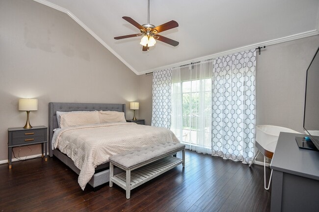 Building Photo - 7318 River Garden Dr