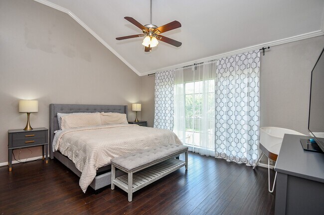 Foto del edificio - 7318 River Garden Dr